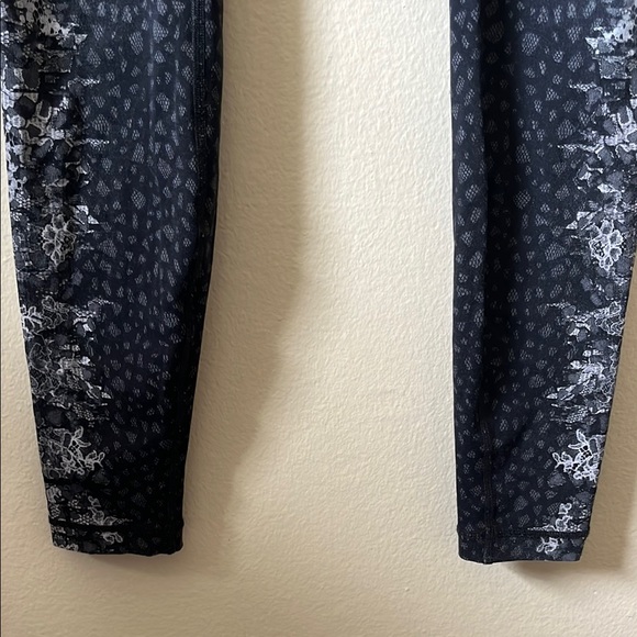 LULULEMON Wunder Under High Rise Tight 28” - Picture 7 of 8